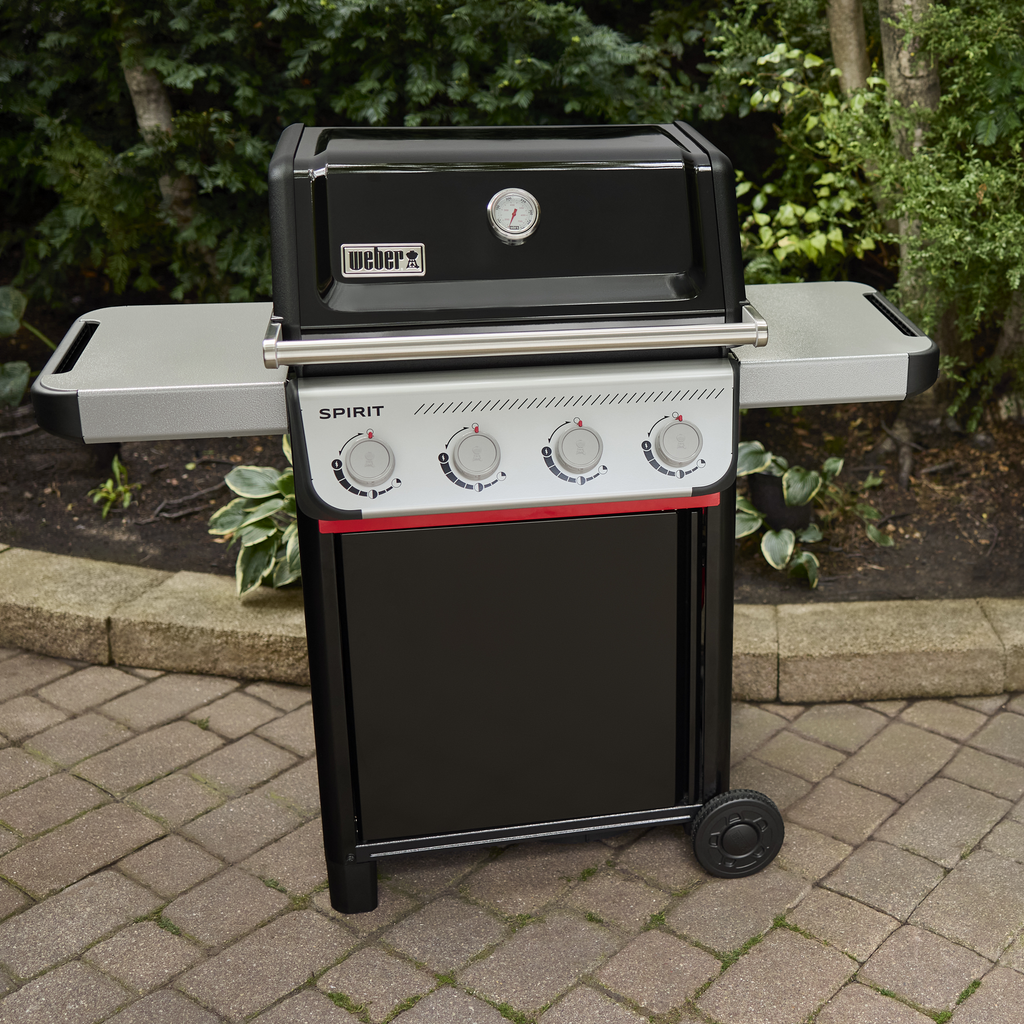 Weber Spirit E-410 Gas Braai in use