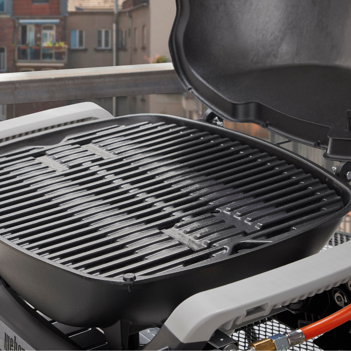 Weber Q 1100N Portable Gas Braai in use