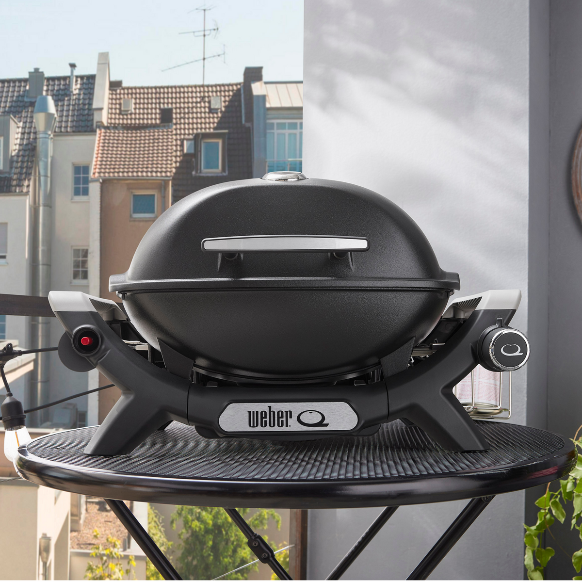 Weber Q 1100N Portable Gas Braai in use