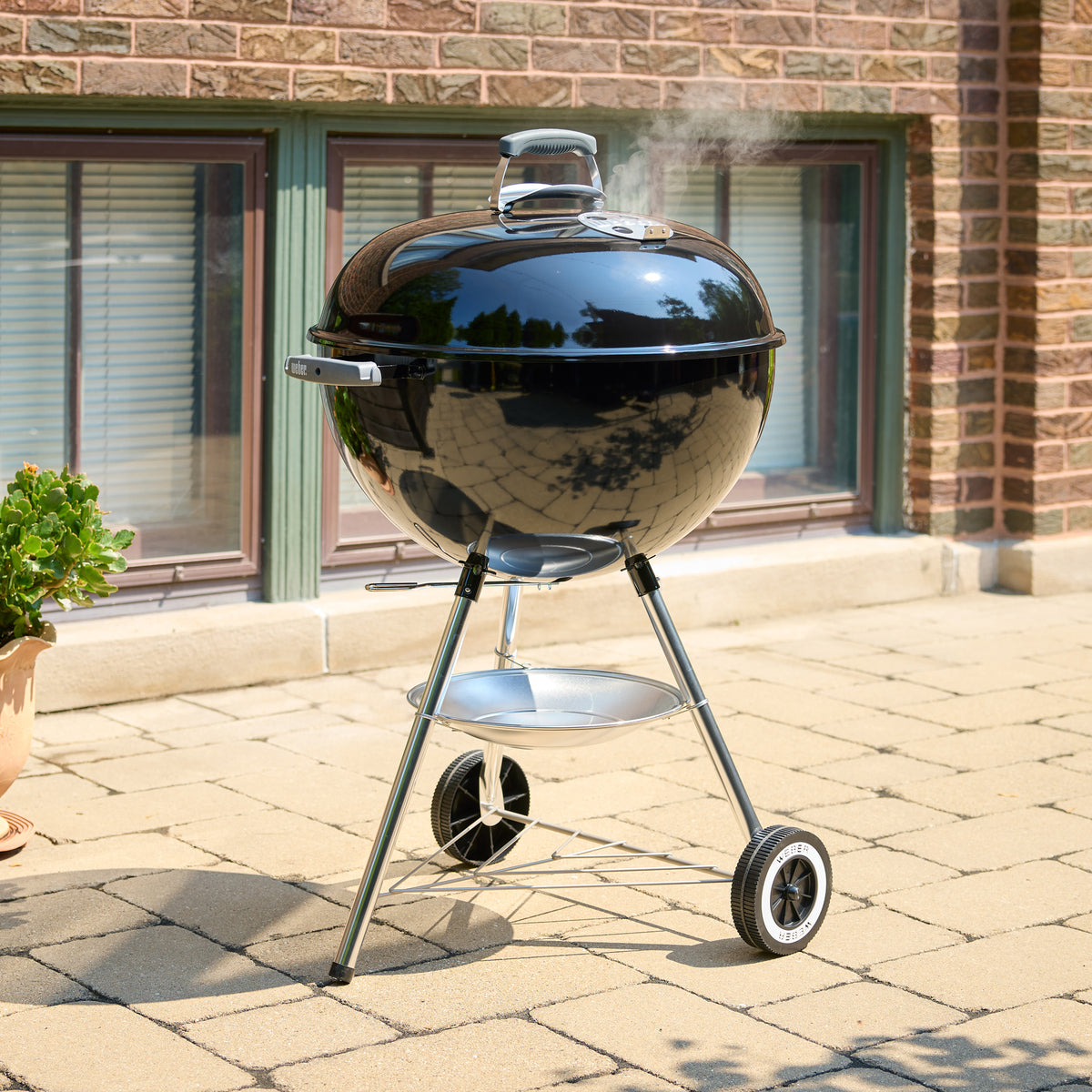 Weber Original Kettle Charcoal Braai 57 cm