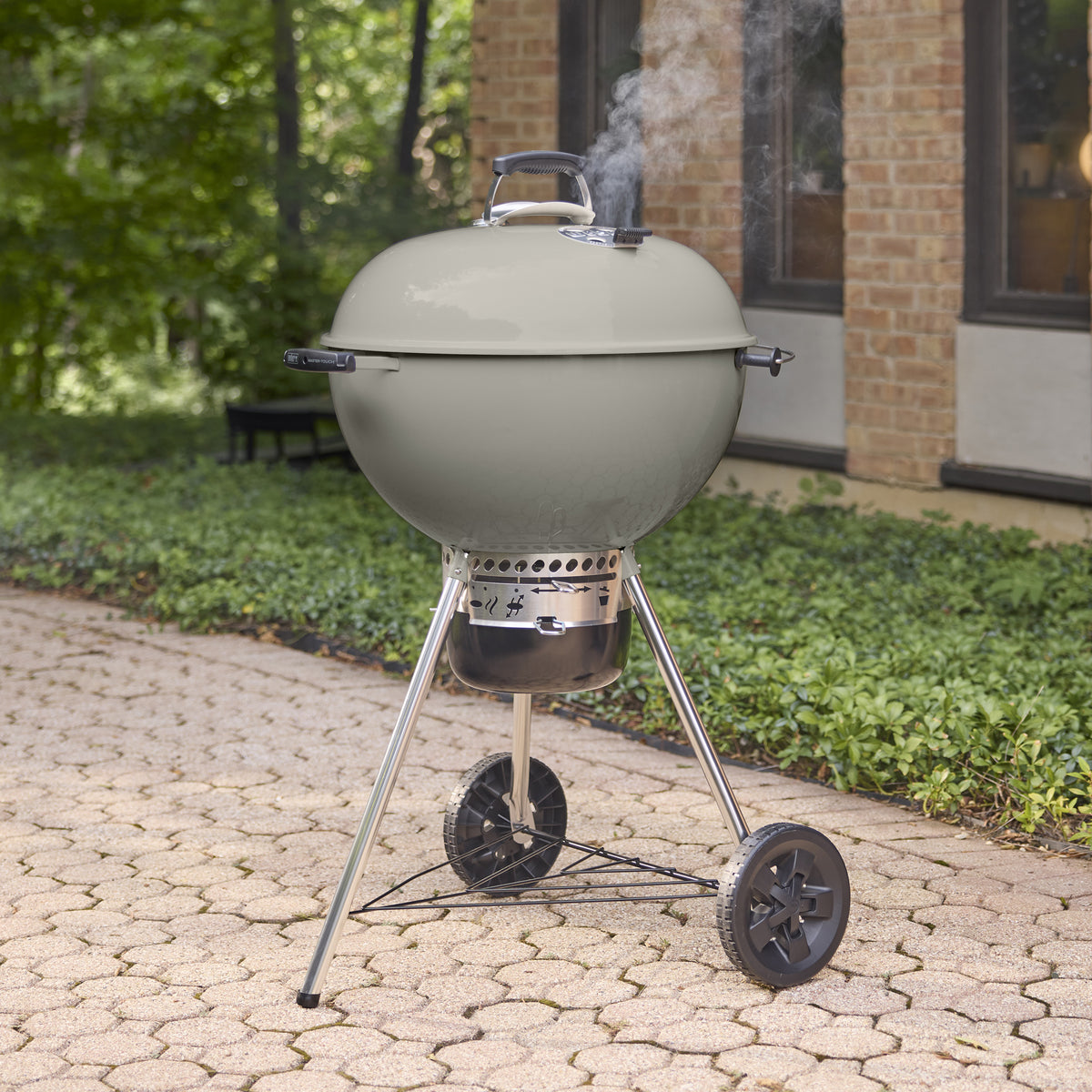 Weber Master-Touch 57 cm Smoke