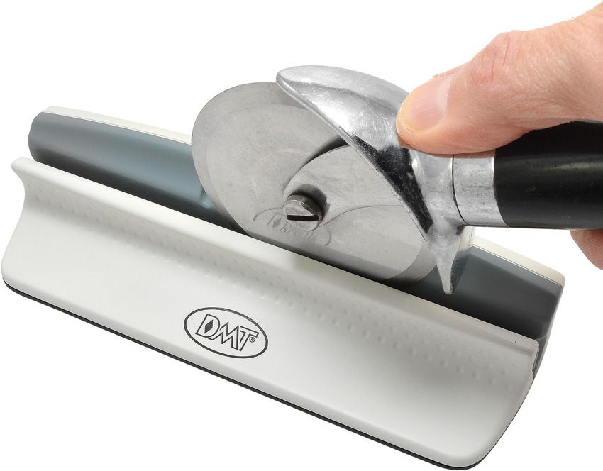 DMT EdgeSharp sharpening a pizza wheel