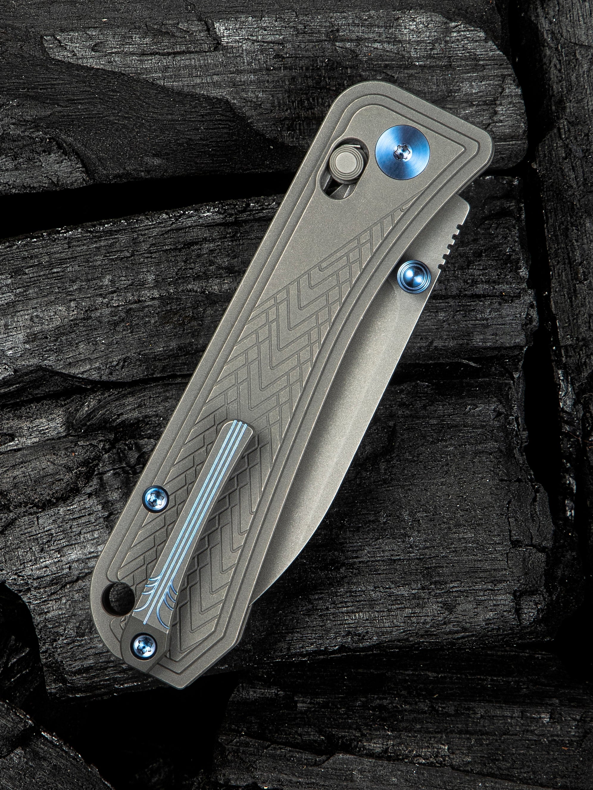 WE Bougie Banter — Upscale Art Deco Gray Titanium