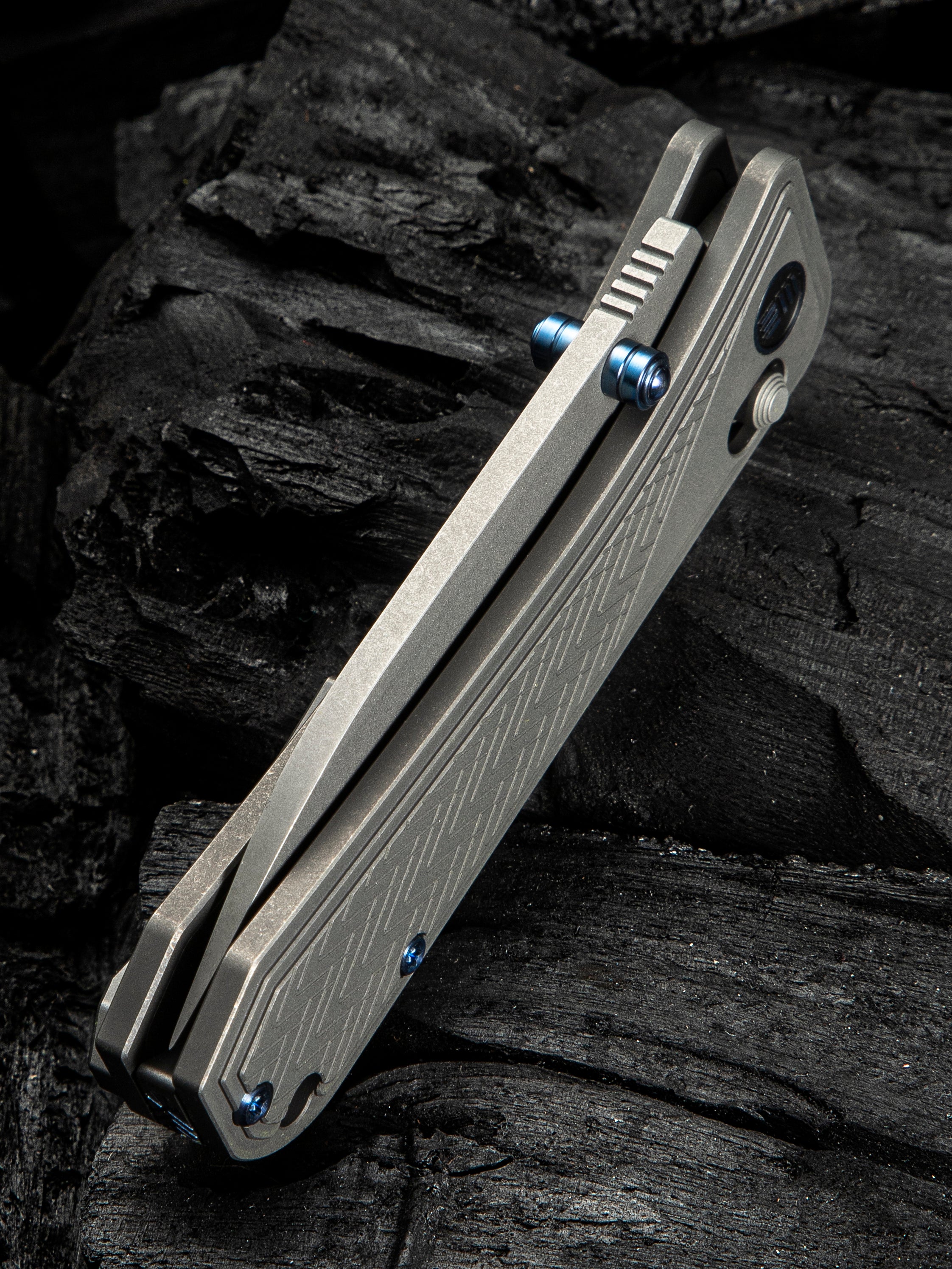 WE Bougie Banter — Upscale Art Deco Gray Titanium