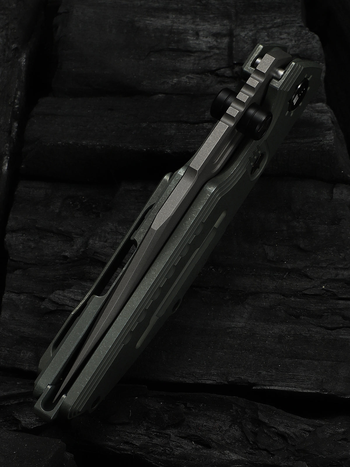 WE Muster — Olive Gray Titanium