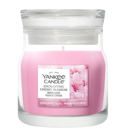 Yankee Candle Signature Small Jar candle in a thick-cut glass vessel