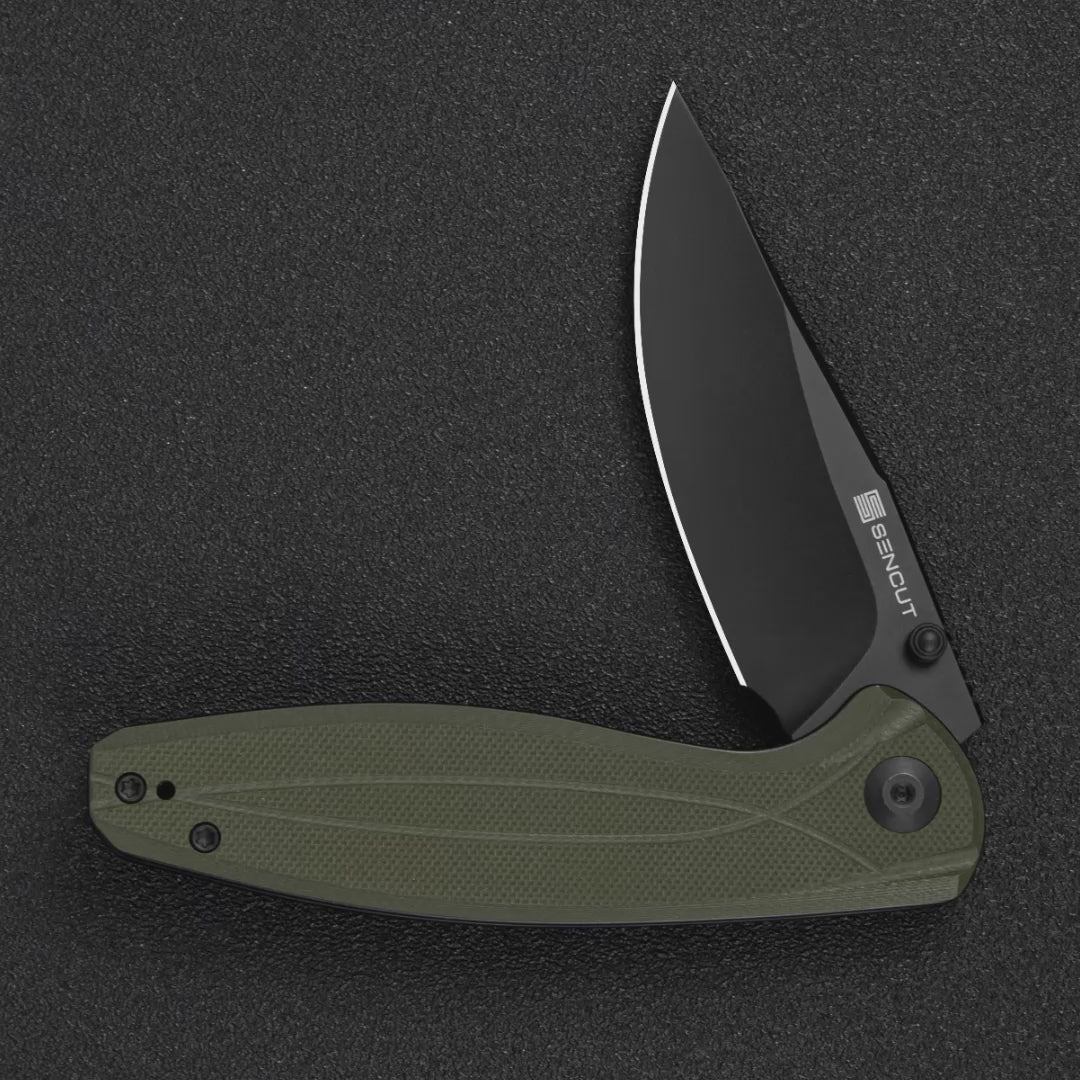 Die Veld Kis gift box: SENCUT Vyrce OD green knife, Kuga Camp Mug in Sahara Sand and Ledlenser H3.2 headlamp